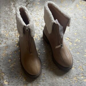 Cozy Taupe Ankle Boots with Cream Faux-Sherpa Collar
